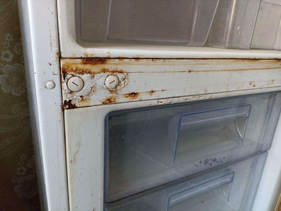 Продам холодильник ZANUSSI ZRB 636 W!