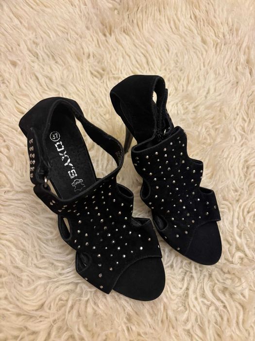 Czarne błyszczące szpilki