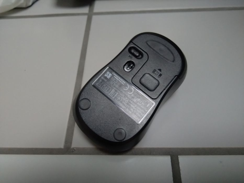Bezprzewodowa myszka Logitech (brak kontrolera USB)