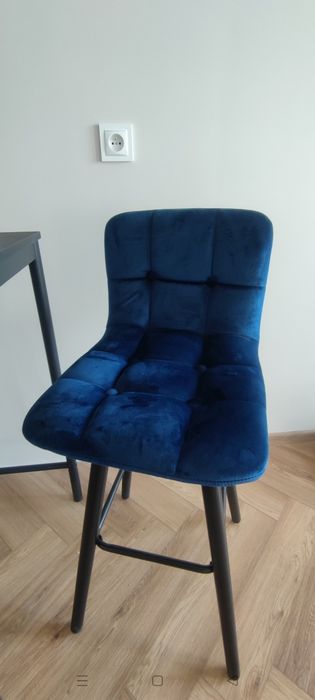 Komplet stół i krzesła barowe jak nowe
