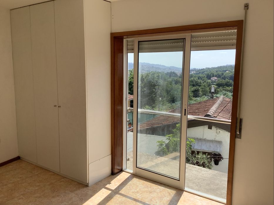 Arrendo Apartamento T2 Renovado muito perto do centro da cidade - Rua da Bela Vista