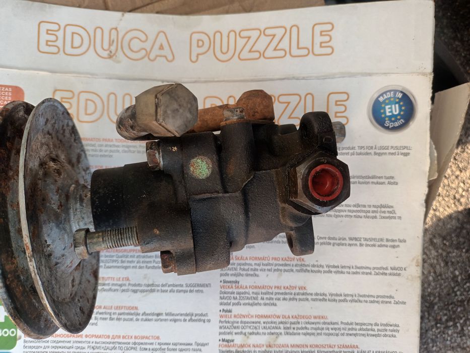 Vende-se peça, Toyota Hiace anos 1998 a 2002, maniplo de abertura da porta mala tráz,e amortecedores da porta e vidros laterais, esquerdo e direito,