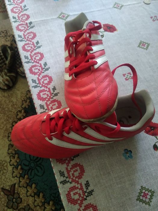 Футбольні буци 39 розмір.