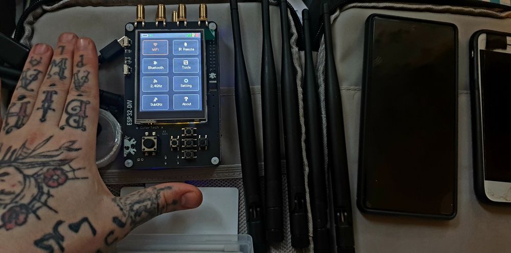 ESP32-DIV Swiss Army Knife, Flipper Zero, marauder, bruce, diy zestaw,