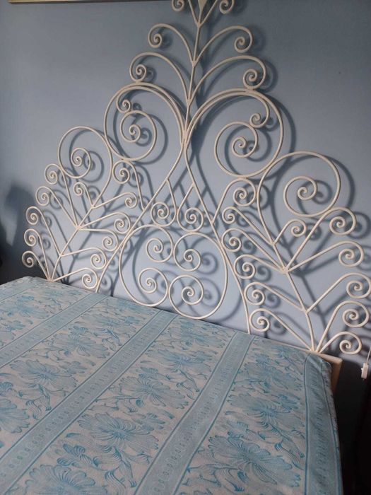 Cama em Ferro -  1,80 x 1,30 - com estrado + colchão ortopédico