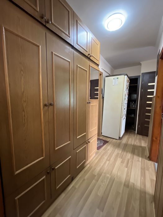 Центральна частина.В гарному стані продається квартира, великий двір,можна по програмах, ваучерах.