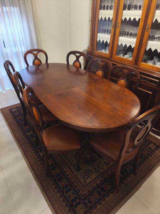 Conjunto Mesa Extensível em Madeira Maciça + 8 Cadeiras