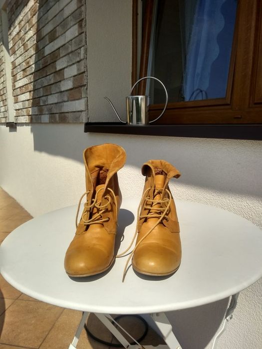 Buty skórzane.       .