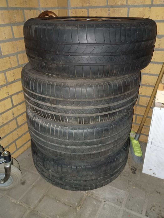 Sprzedam felgi aluminiowe z oponami letnimi