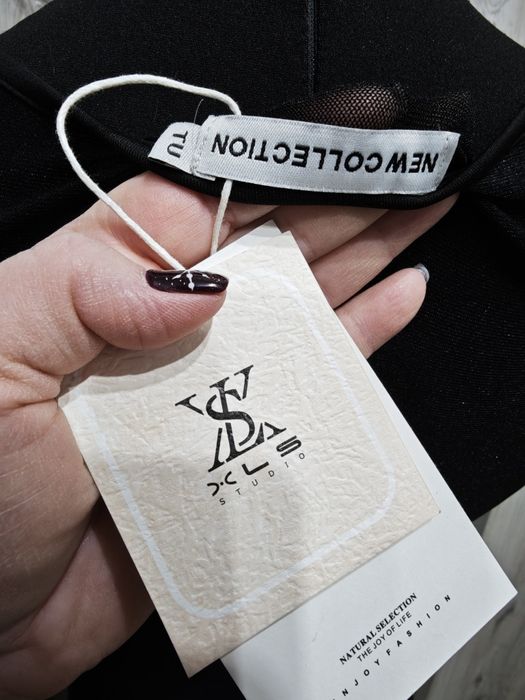 Nowa długa czarna sukienka przód cały ozdobiony cyrkoniami roz xs-m