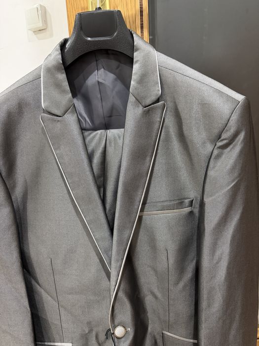 Fato novo  com etiqueta , nunca usado .