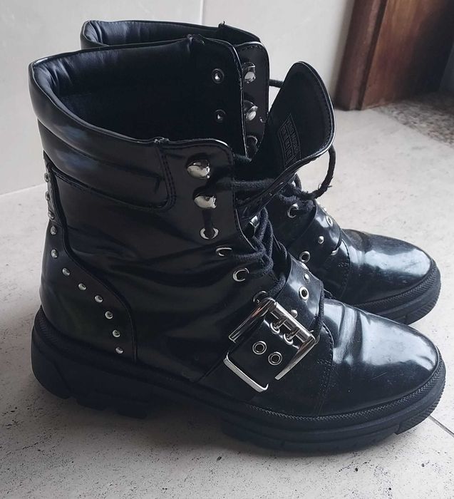 Botas pretas - tamanho 38