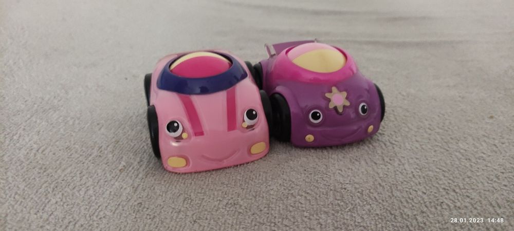 Dwa autka samochody z kulką Fischer Price