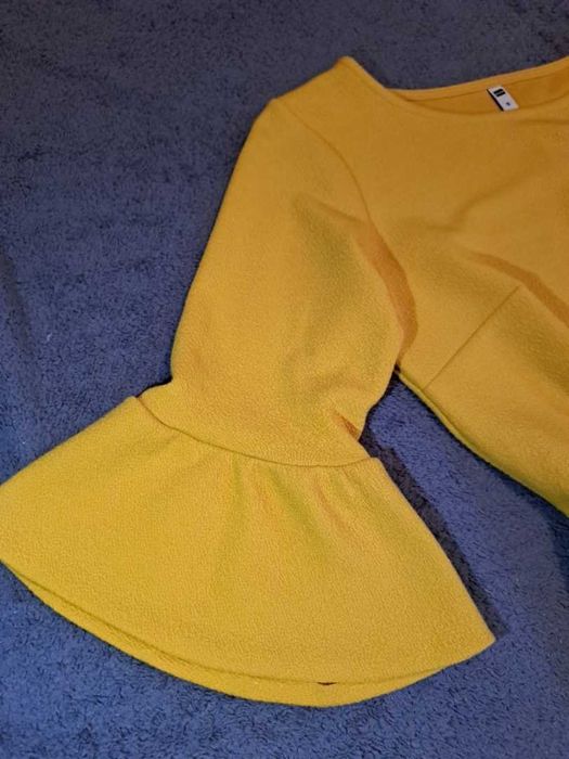 Сукні піджаки спідниці  светри халати кігурумі.