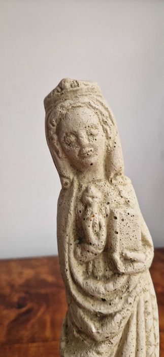 Rzeźba figura świętego z piaskowca Stylistyka gotycka XIX/XXw Francja