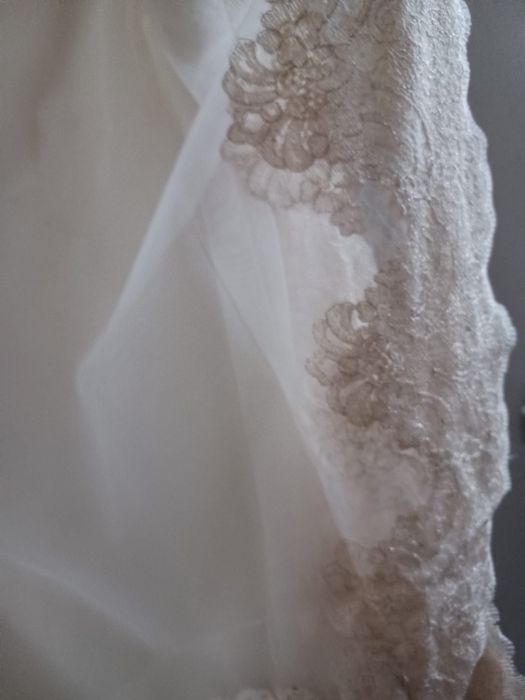 Vestido de noiva mais véu