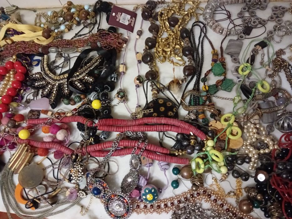 Conjunto de 65 Colares