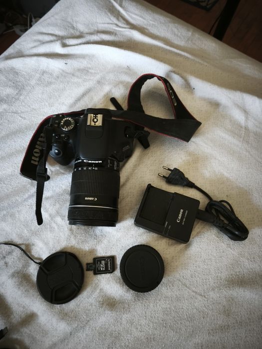 Câmera DSLR Canon EOS 600D + Lente 18-135mm IS