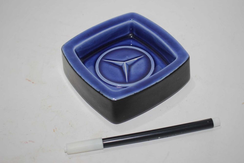 Antigo Cinzeiro Loiça Mercedes - Azul e preto