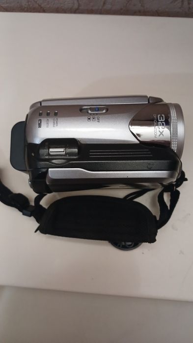 Цифровая видеокамера JVC Everio 20GB (HDD) / Видеокамера JVC