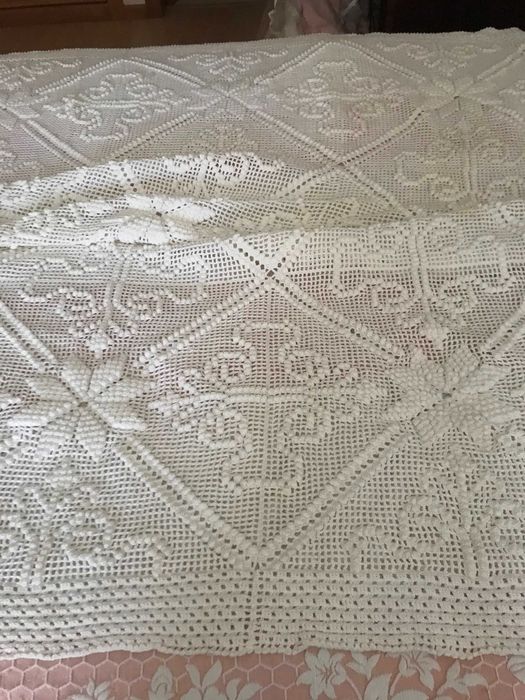 colcha de renda feita a mâo