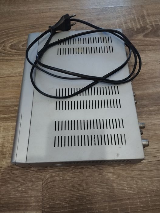 Продам тюнер до телевізора.