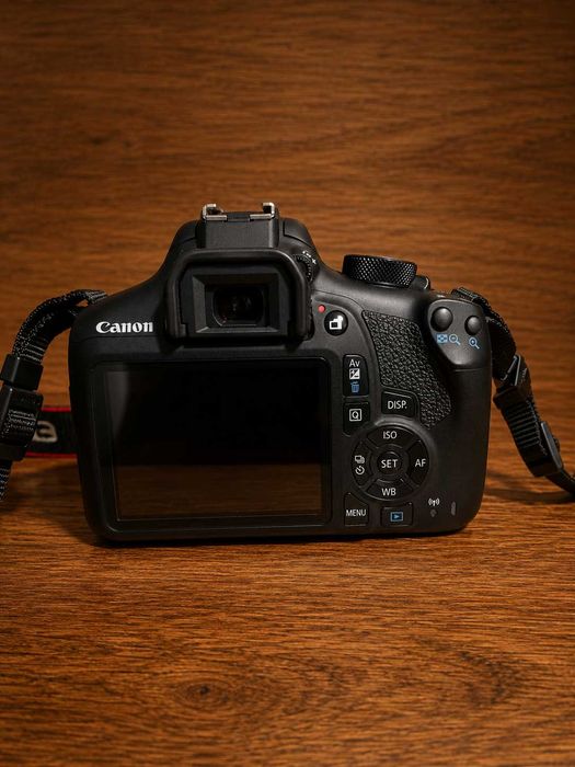 À Venda – Canon EOS 1300D + Acessórios (Excelente Estado) / Máquina fotográfica Canon EOS 1300D