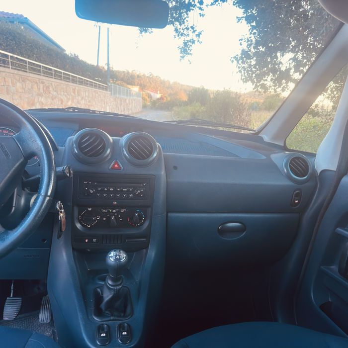 Peugeot 1007 1.4 HDi (2005)  Muito Económico