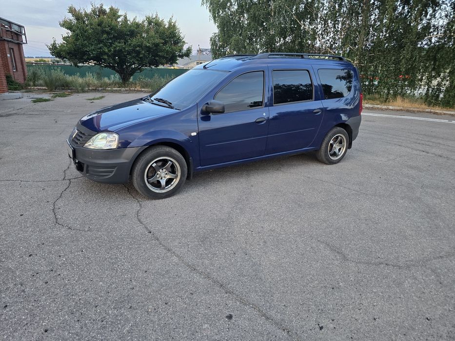 Автомобіль вартий уваги, нічого робити не потрібно все працює.
