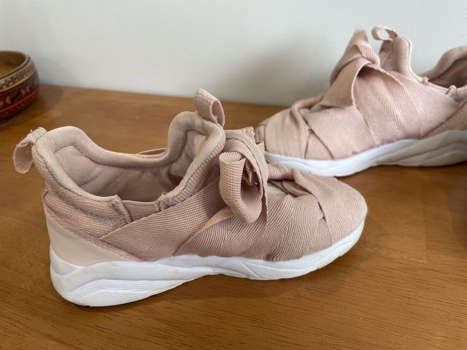 ténis rosa e branco ( marca nike)