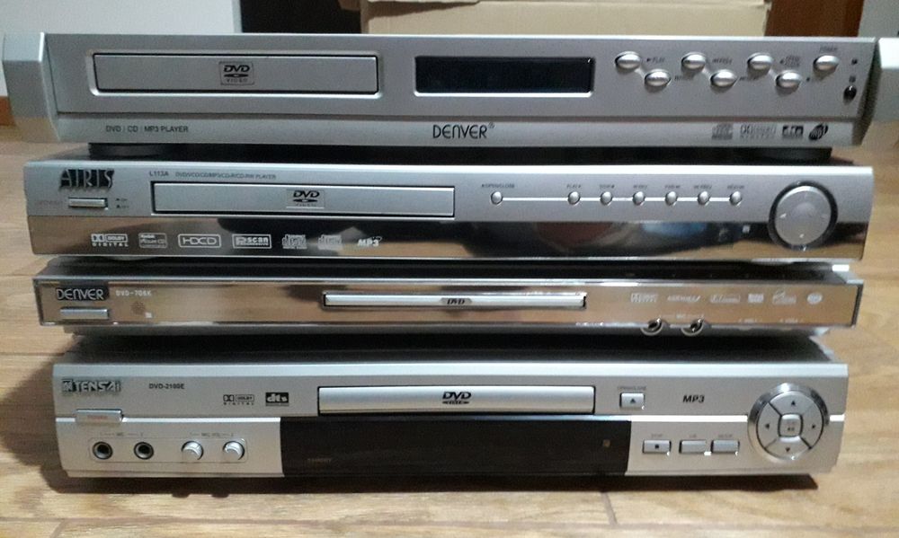 Para venda 4 leitores DVDs- CDs- MP3