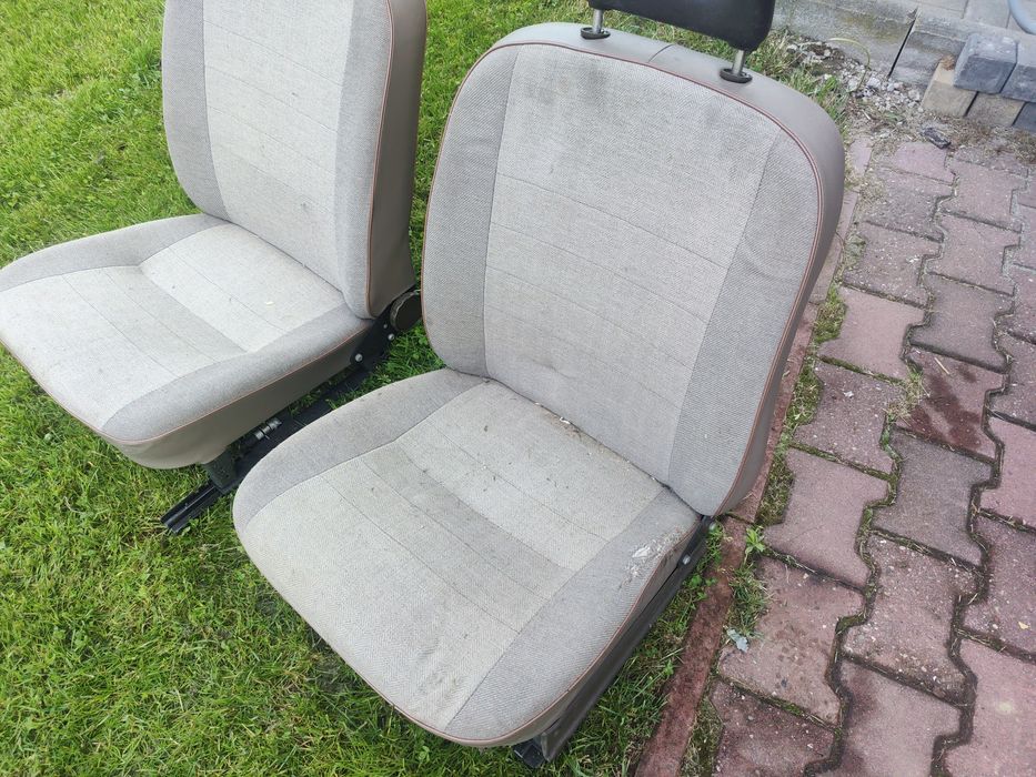 Fotele skoda favorit
