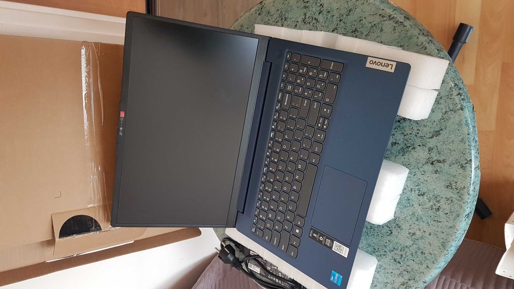 Laptop Lenovo IdeaPad Slim 3 15,6" Intel Core i5 16 GB / 512 GB