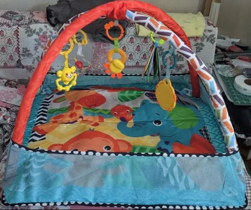 Ginásio de bebé com brinquedos - NOVOS