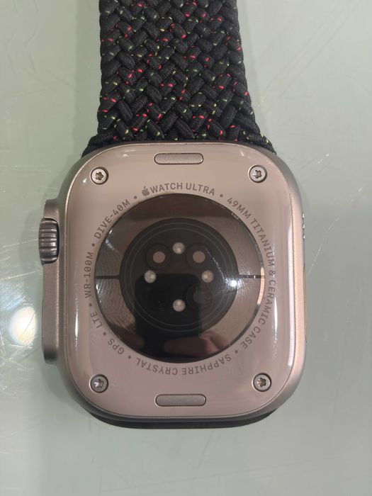 Apple Watch Ultra 49mm Titânio - Bateria 93% + Bracelete Black Unity