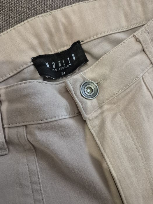 Бежеві штани з карманами