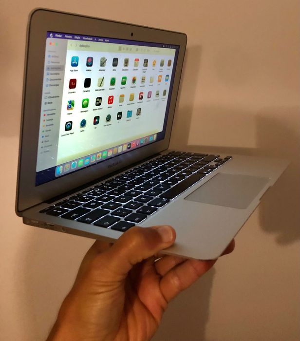 MacBook Air Ecrã de 11,6", Intel Core i5 Mac OS Monterey - 250GB disco