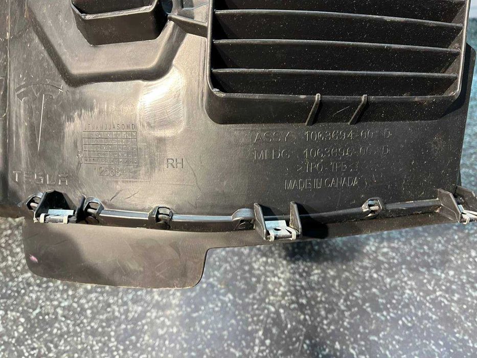 Підкрилки передні L-R Tesla model s