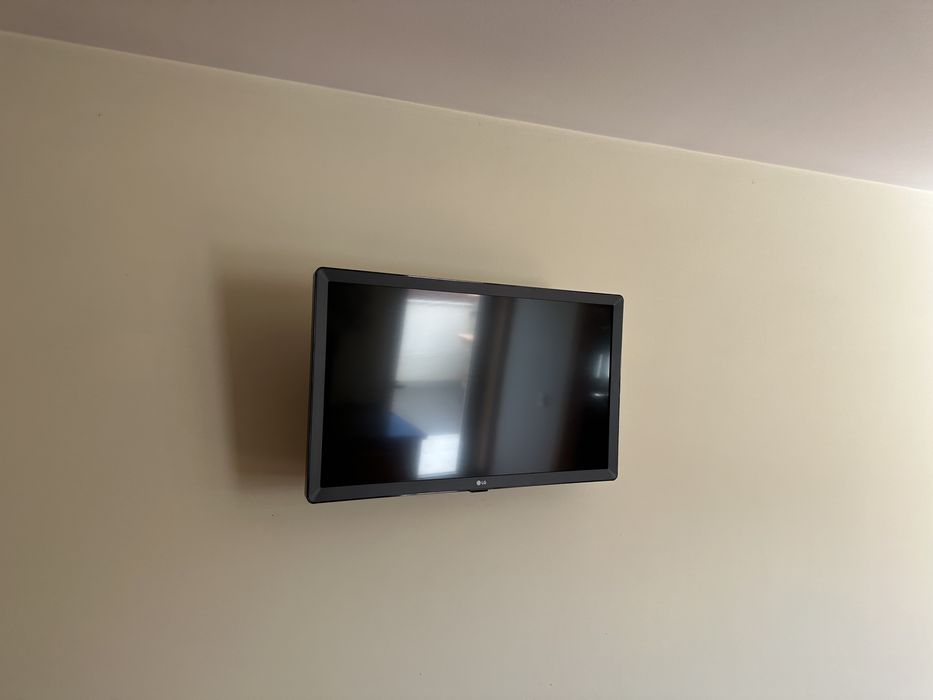 TV Led Lg para cozinha ou quarto 22”