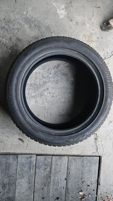 Komplet opon (4szt) BRIDGESTONE BLIZZAK LM005 zimowe.