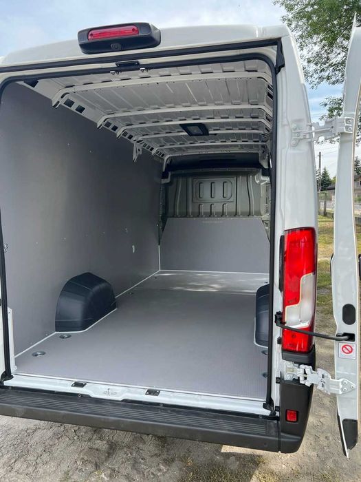 Wynajem FIAT DUCATO – bus / dostawczak / 3-osobowy / duża paka