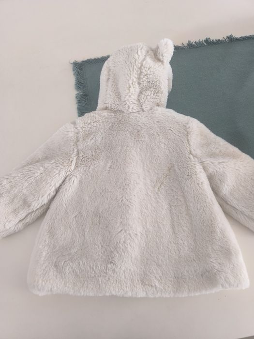 Casaco de pêlo branco menina bebé