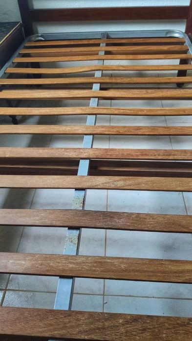 Cama solteira sem colchão