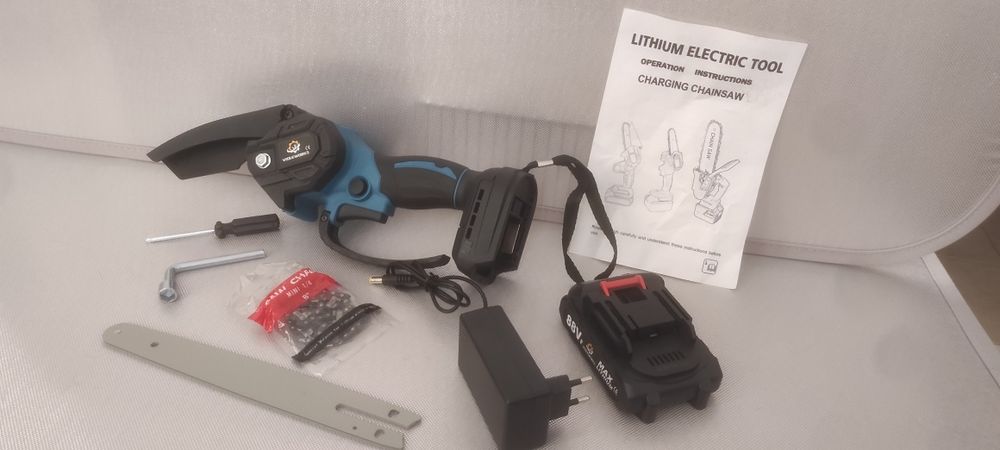 Mini motosserra elétrica