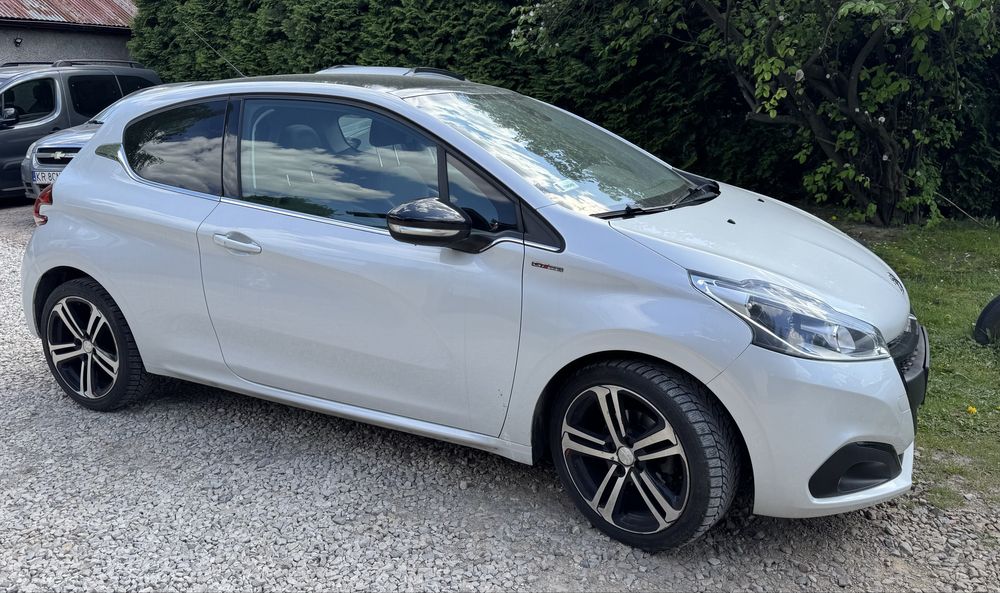 Peugeot 208 GT-LINE 1,2THP 2017r 120tys km biała perła szklany dach