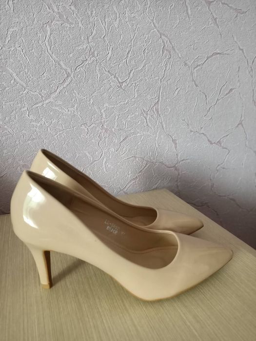 Туфлі класичні лакові