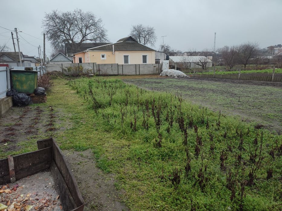 Продам ділянку вул. Польова, 86а  5 соток фактично 7 соток