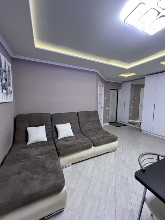 Здається трикімнатна квартира неподалік ринку