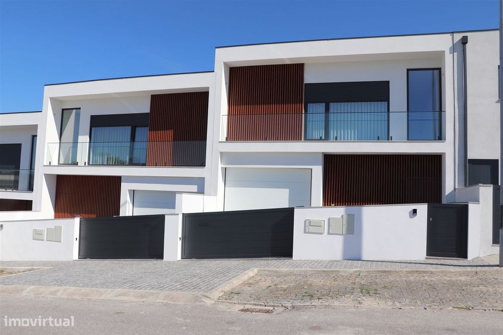 Moradia Geminada T3 Venda em Lustosa e Barrosas (Santo Estêvão),Lousad