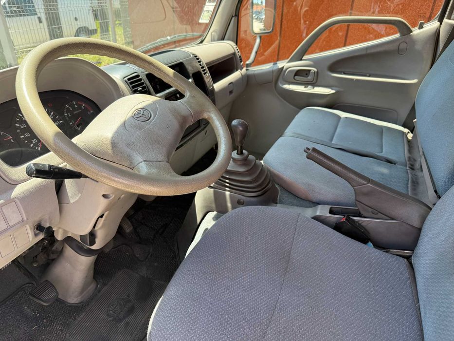 Carrinha Toyota dyna com grua palfinger